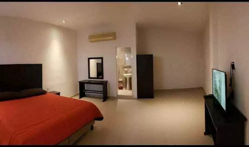 ホテル Habitaciones Boulevard