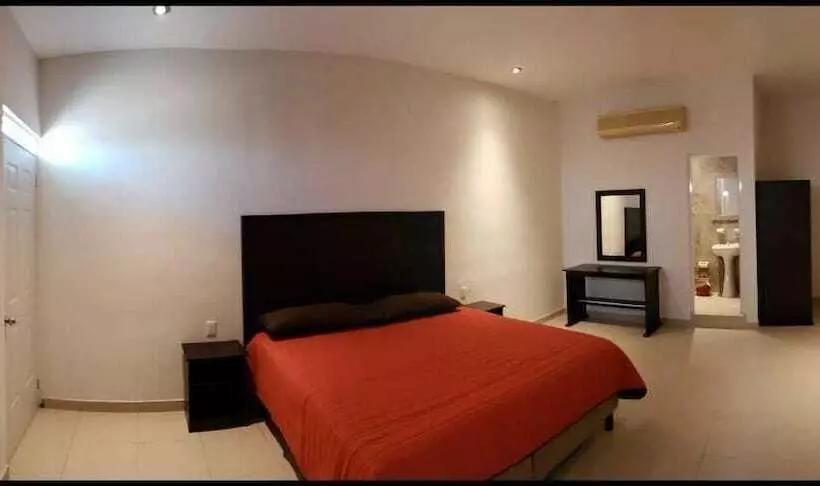 ホテル Habitaciones Boulevard