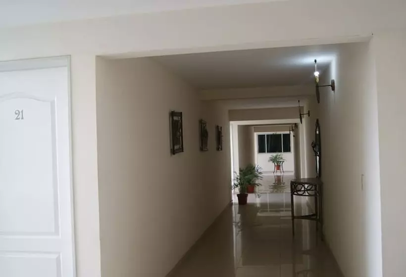 ホテル Kuliacan By Grupo La Jolla
