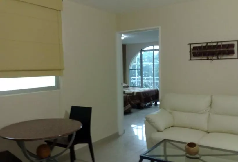 ホテル Kuliacan By Grupo La Jolla