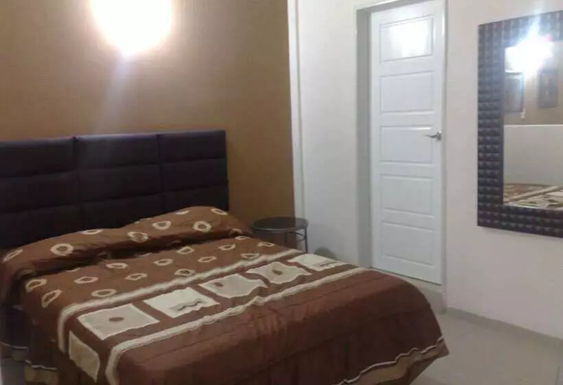 ホテル Kuliacan By Grupo La Jolla