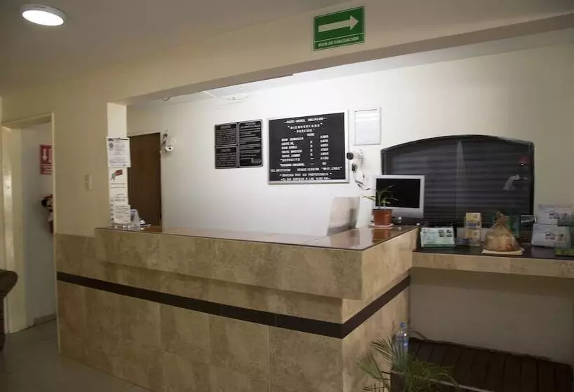 ホテル Kuliacan By Grupo La Jolla