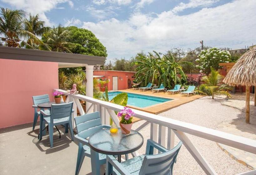 تختخواب و صبحانه Happy Curoase