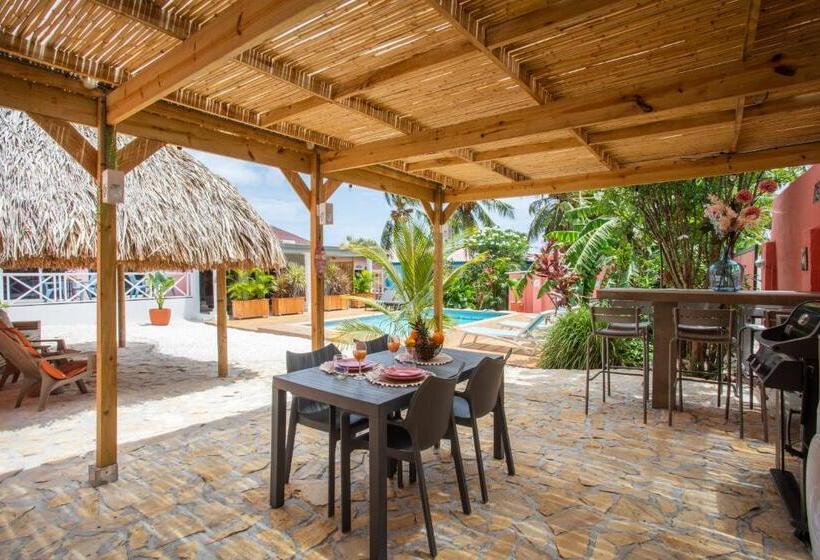 تختخواب و صبحانه Happy Curoase