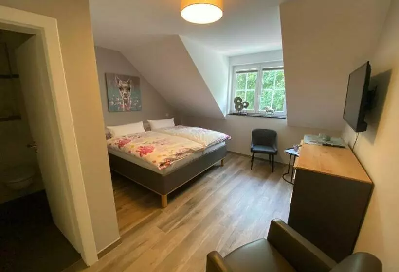 Aamiaismajoitus (B&B) Waldhotel Am Jäger