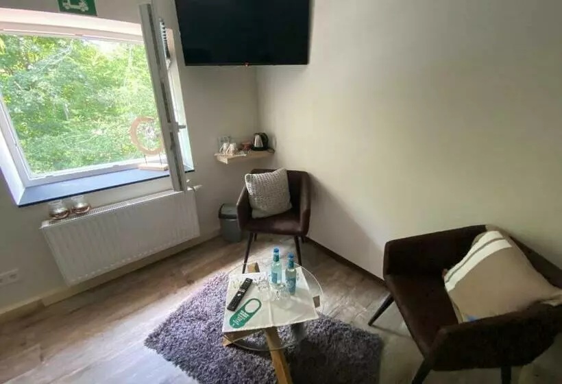 Aamiaismajoitus (B&B) Waldhotel Am Jäger