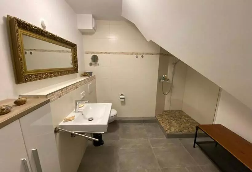 Aamiaismajoitus (B&B) Waldhotel Am Jäger