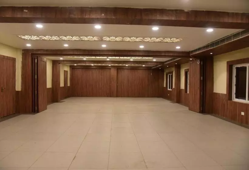 هتل Guru Estate