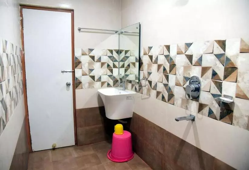 هتل Guru Estate