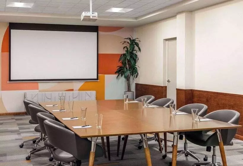 The Orbit Hotel, Trademark Collection By Wyndham