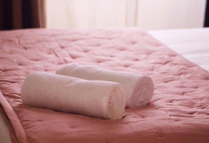 تختخواب و صبحانه Les Corderies