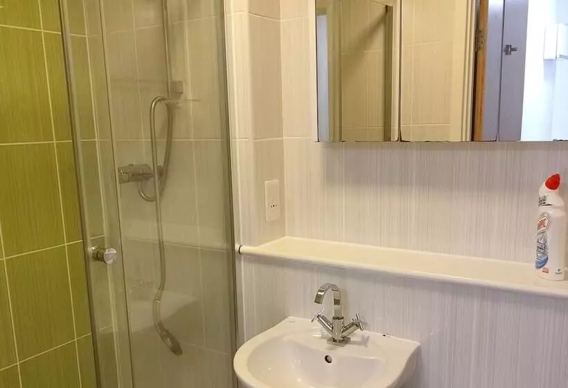 Comfortable Rooms & Apartments   Bangor