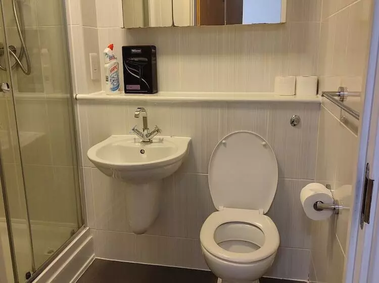 Comfortable Rooms & Apartments   Bangor