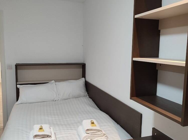 Comfortable Rooms & Apartments   Bangor