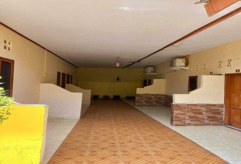 ホテル Penginapan Zakura