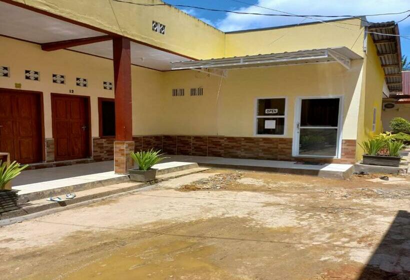 ホテル Penginapan Zakura