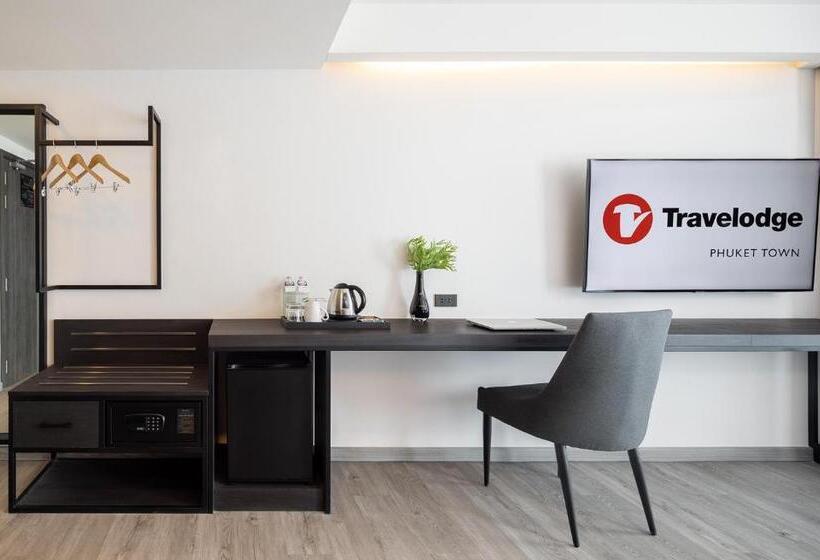 호텔 Travelodge Phuket Town