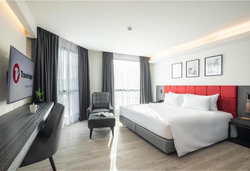호텔 Travelodge Phuket Town