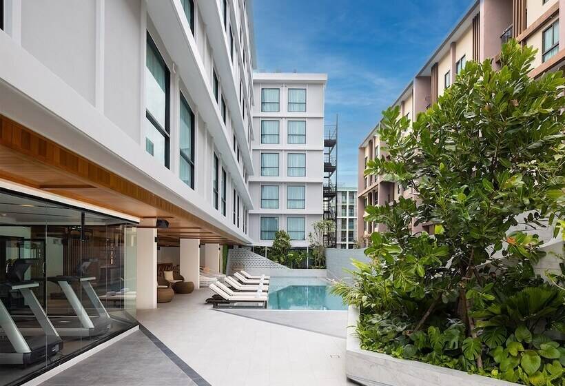 호텔 Travelodge Phuket Town