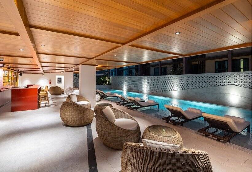 호텔 Travelodge Phuket Town