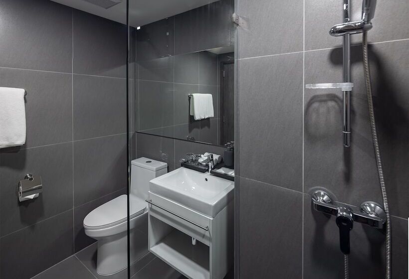 호텔 Travelodge Phuket Town