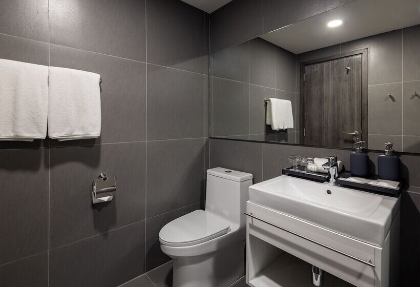 호텔 Travelodge Phuket Town