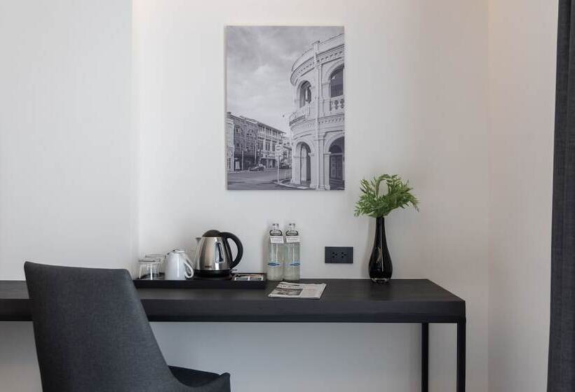 호텔 Travelodge Phuket Town