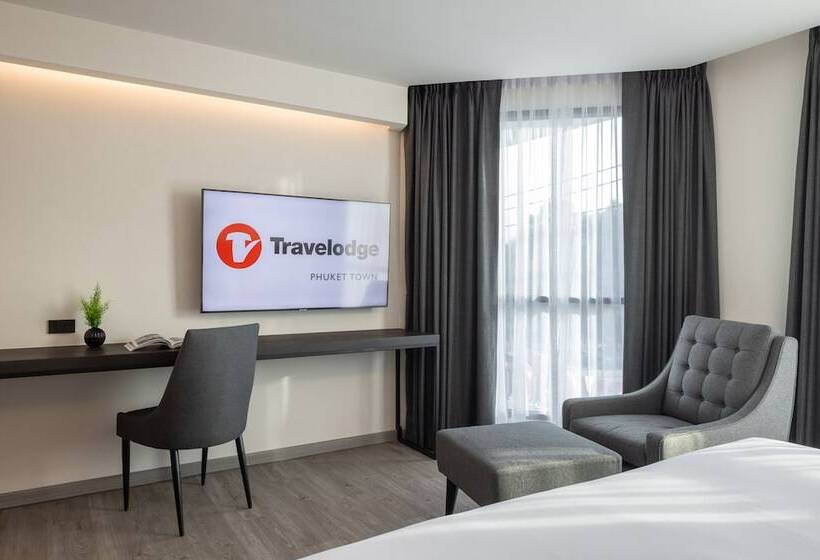 호텔 Travelodge Phuket Town