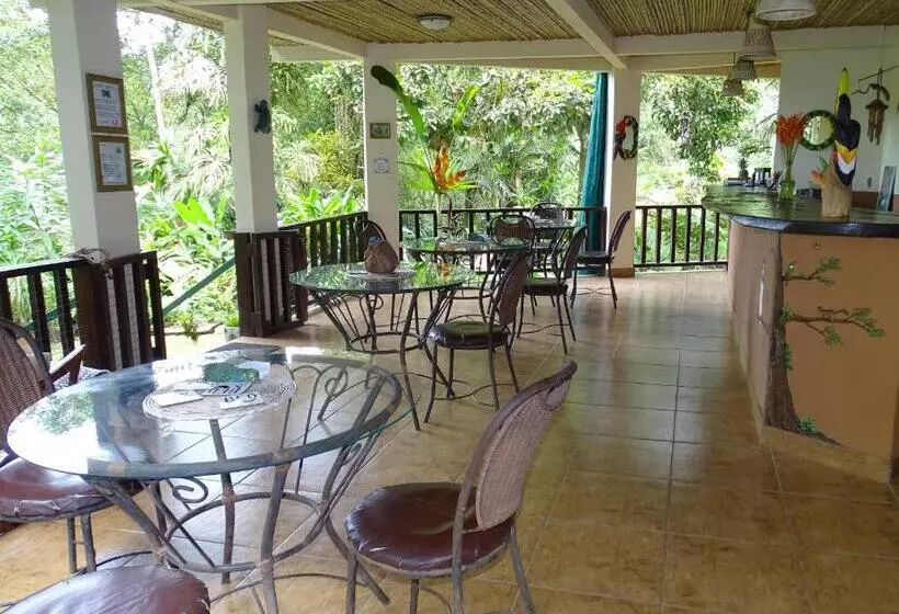 בית מלון כפרי Heliconia Island