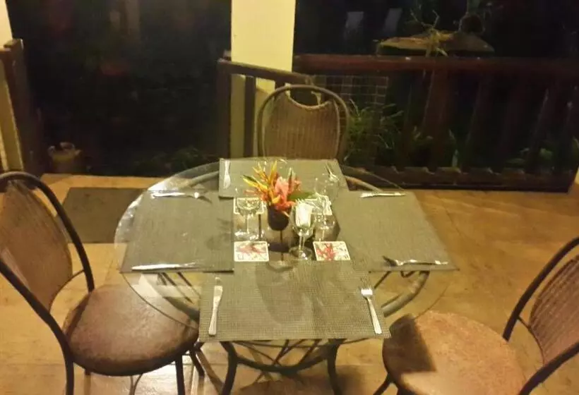 בית מלון כפרי Heliconia Island