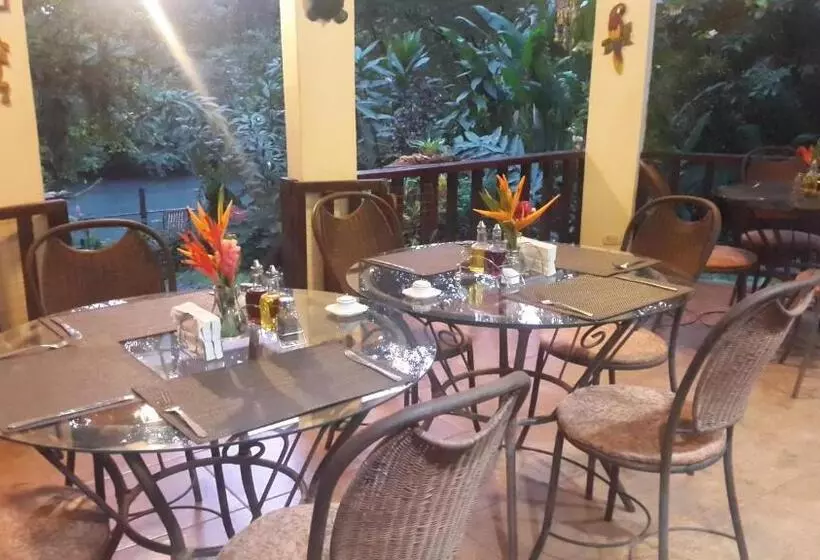 בית מלון כפרי Heliconia Island