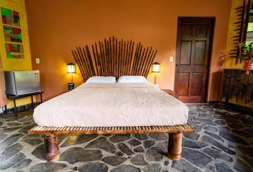 בית מלון כפרי Heliconia Island