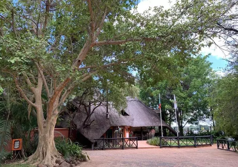 هتل The Victoria Falls Waterfront