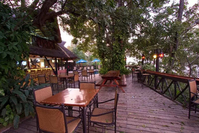 هتل The Victoria Falls Waterfront