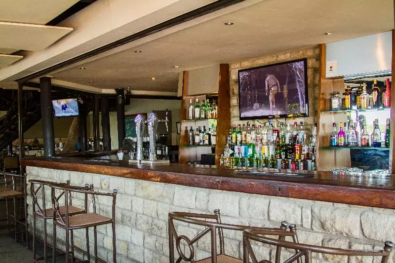 هتل The Victoria Falls Waterfront