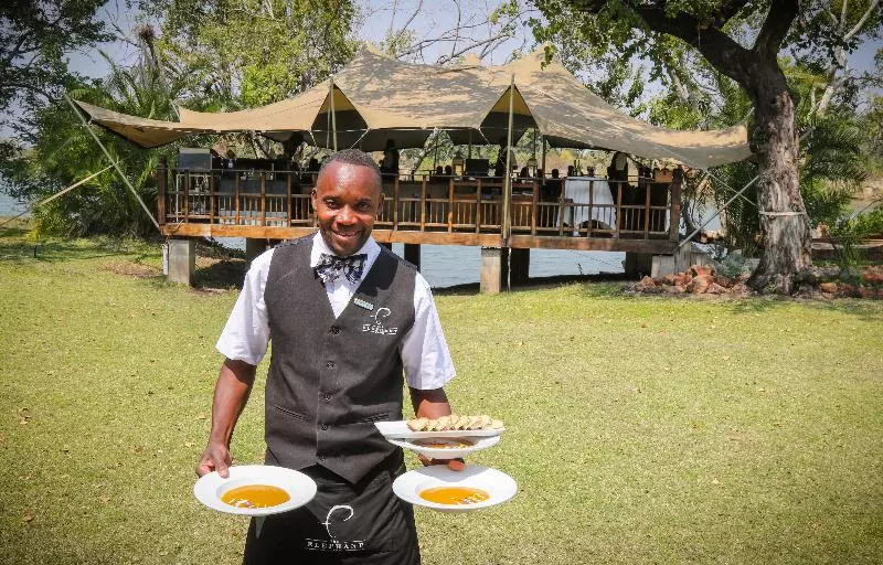 هتل The Victoria Falls Waterfront