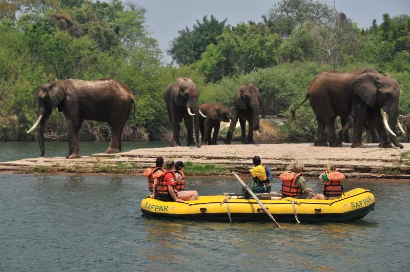 هتل The Victoria Falls Waterfront