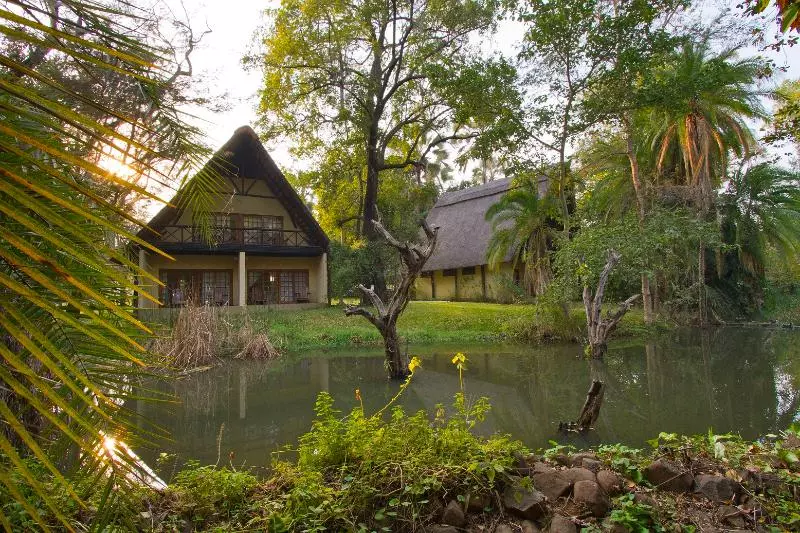 هتل The Victoria Falls Waterfront