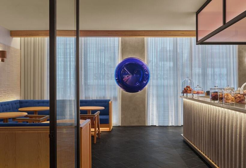 هتل The Reykjavik Edition