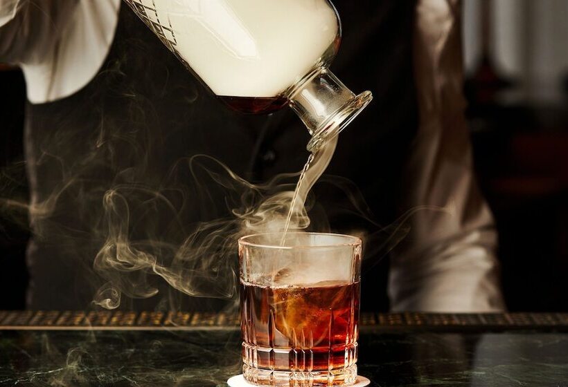 هتل The Reykjavik Edition