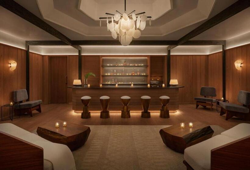 هتل The Reykjavik Edition