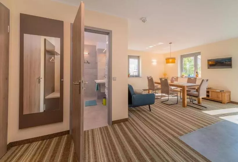 Elly Hostel