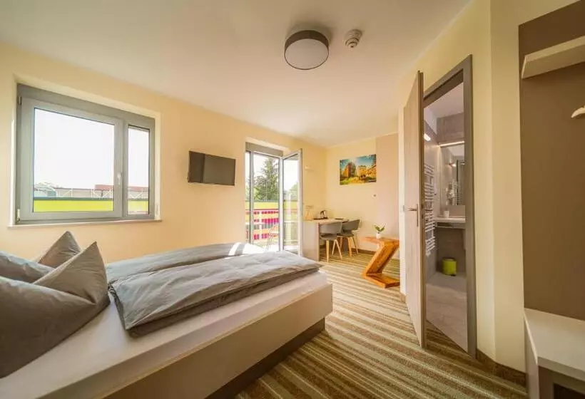 Elly Hostel