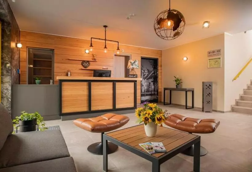 Elly Hostel