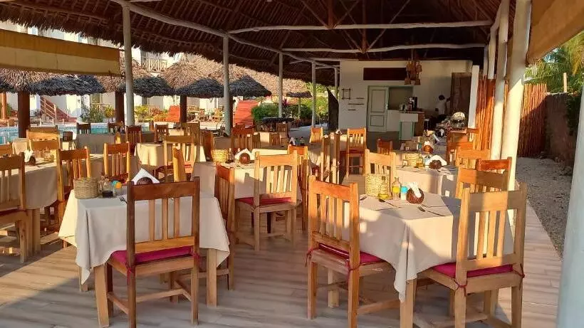 Hotelli Ahg Sun Bay Mlilile Beach