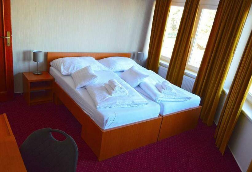 Отель Evan U Hoffera