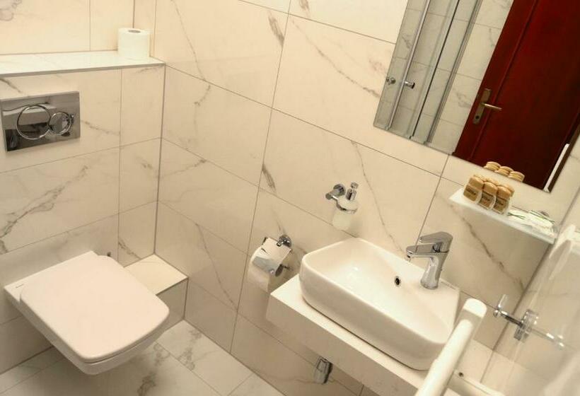 Отель Evan U Hoffera