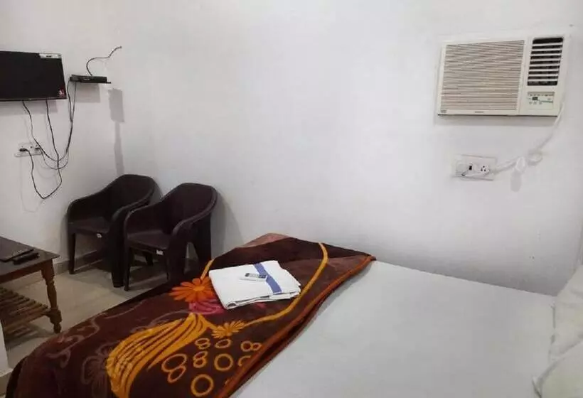 Staymaker Hotel Raj Ganga