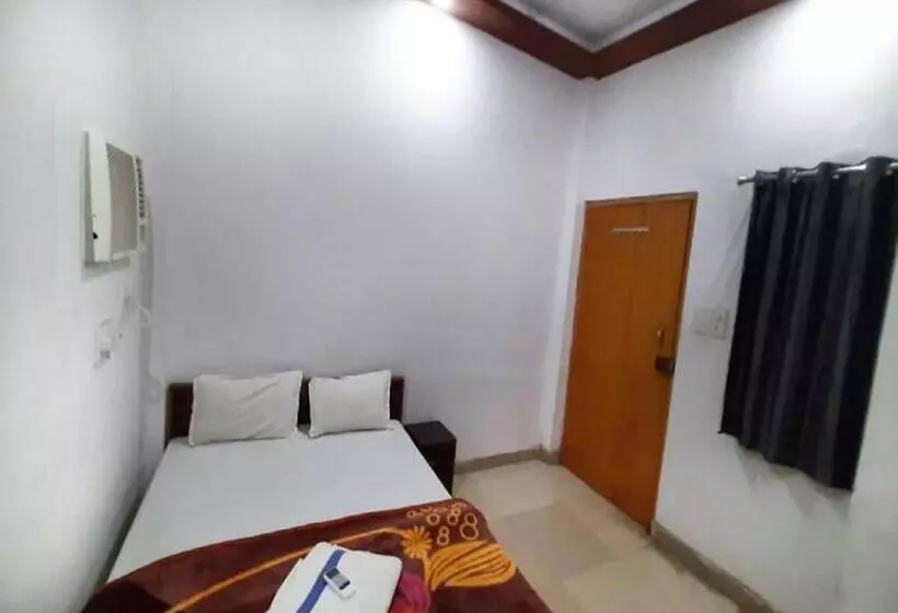 Staymaker Hotel Raj Ganga