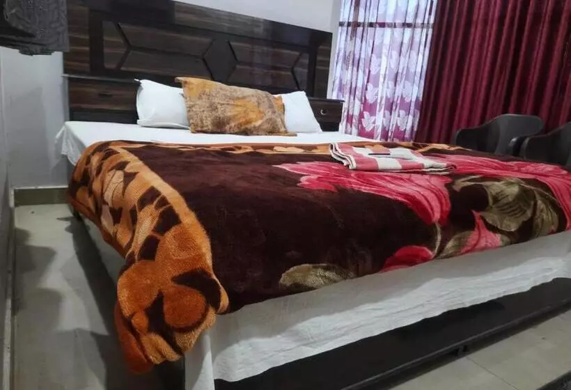 Staymaker Hotel Raj Ganga